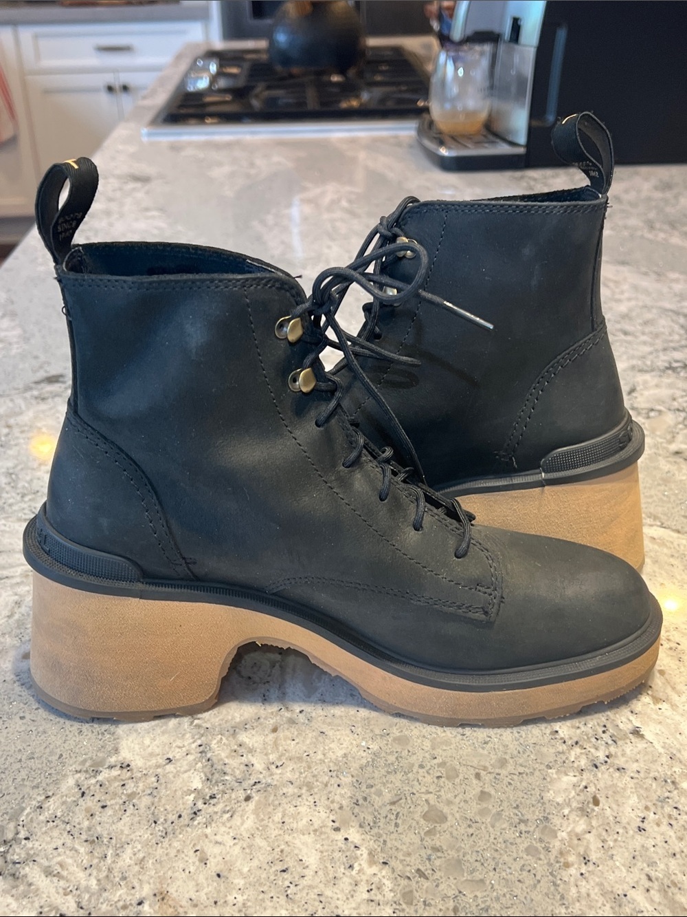 SOREL Hi-Line Heel Lace Waterproof Boots Black Tawny Buff Size 8.5 Like New - Picture 8 of 10